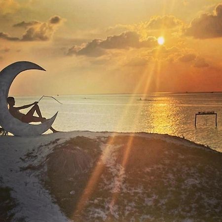 Ocean Breeze Maldives Hotel Thulusdhoo Esterno foto