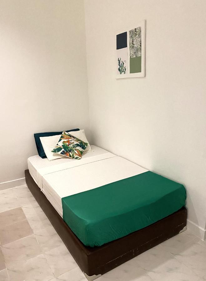 Ocean Breeze Maldives Hotel Thulusdhoo Esterno foto