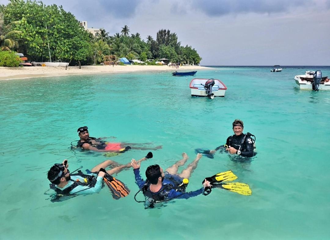 Ocean Breeze Maldives Hotel Thulusdhoo Esterno foto