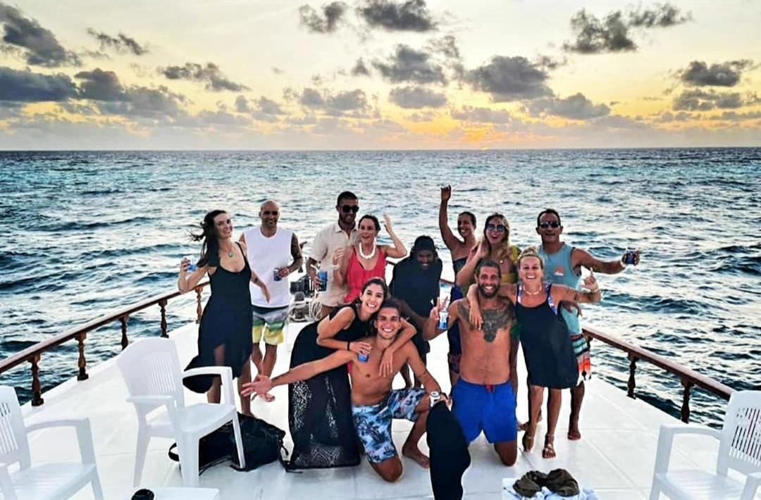 Ocean Breeze Maldives Hotel Thulusdhoo Esterno foto