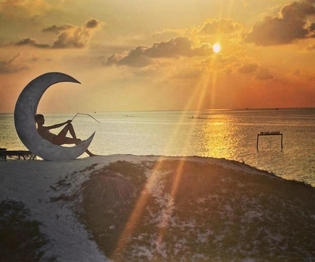 Ocean Breeze Maldives Hotel Thulusdhoo Esterno foto