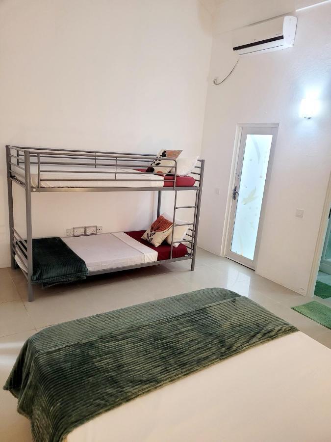 Ocean Breeze Maldives Hotel Thulusdhoo Esterno foto