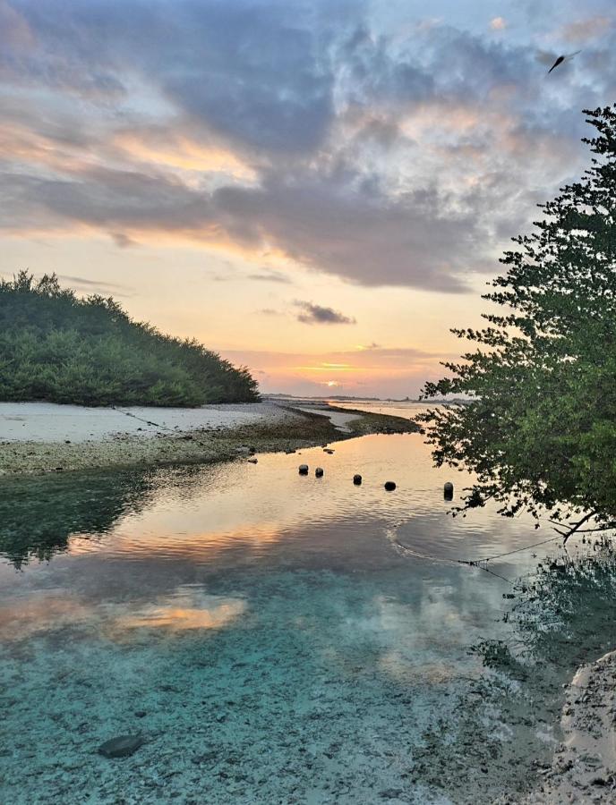 Ocean Breeze Maldives Hotel Thulusdhoo Esterno foto