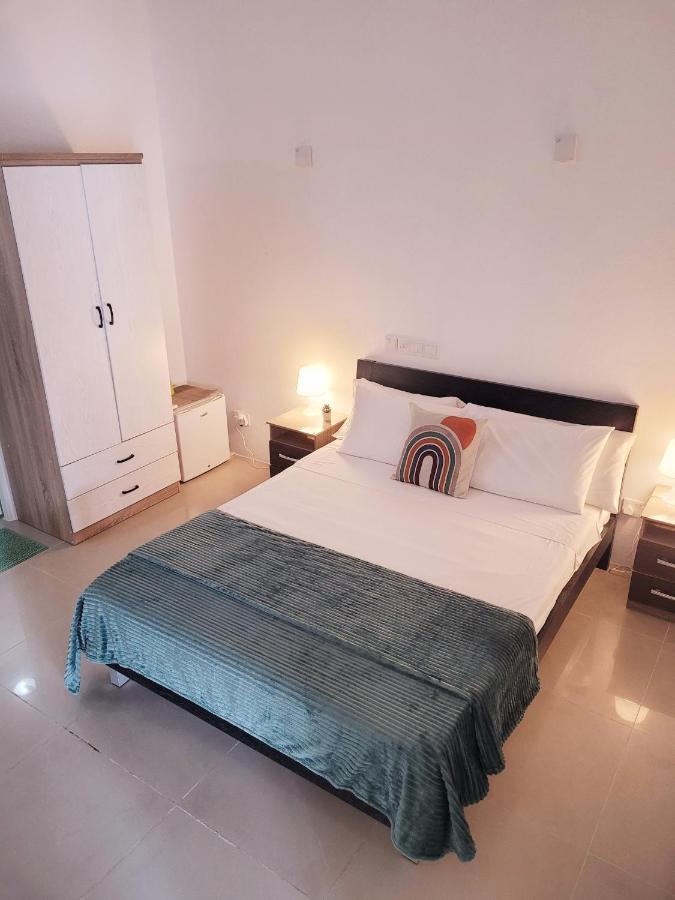 Ocean Breeze Maldives Hotel Thulusdhoo Esterno foto